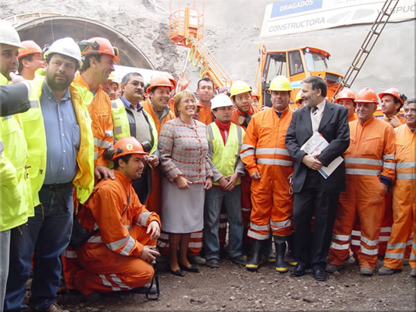 La Presidentessa del Cile Michelle Bachelet da il via ai lavori di costruzione per il tunnel di San Cristóbal