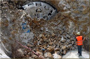 Una TBM a doppia fresa della Robbins trafora una galleria mineraria in Italia