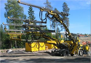 La perforatrice a quattro bracci Atlas Copco WL4C30 nel tunnel ferroviario di Savio, vicino a Helsinki.