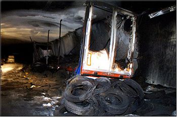 I resti del camion che ha causato l'incendio nel tunnel del Frejus